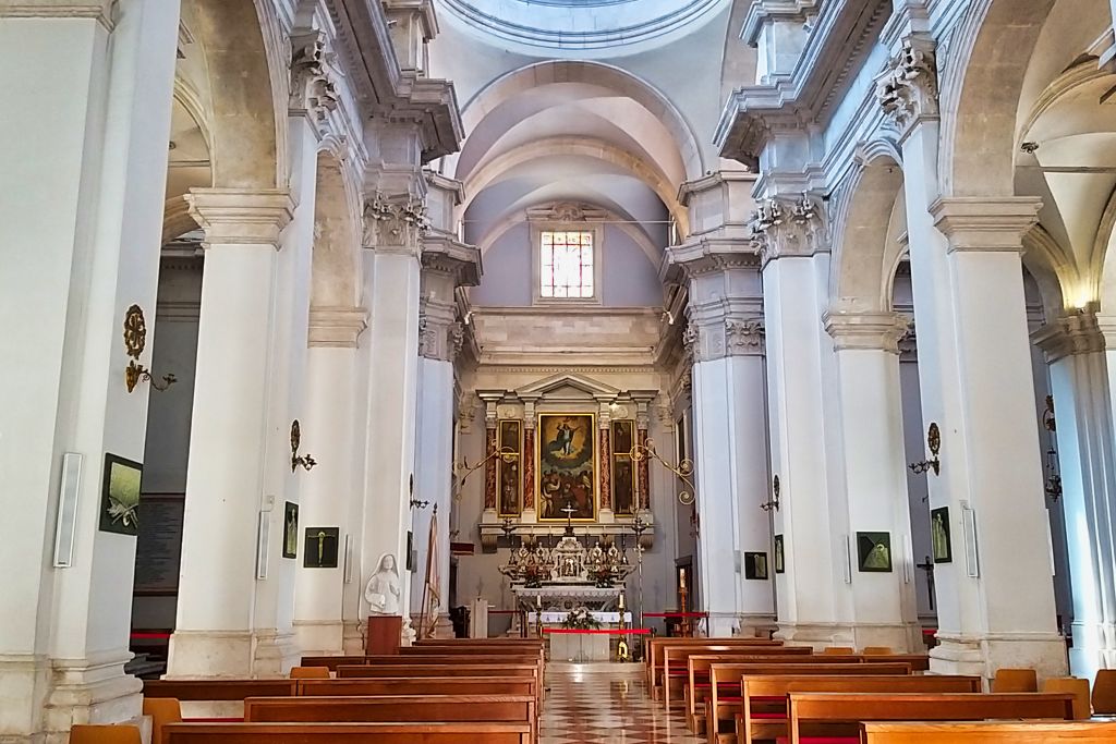 Intérieur de la cathédrale baroque
