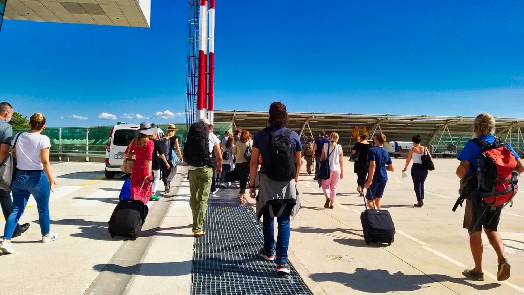 Débarquement à pied à l'aéroport de Split