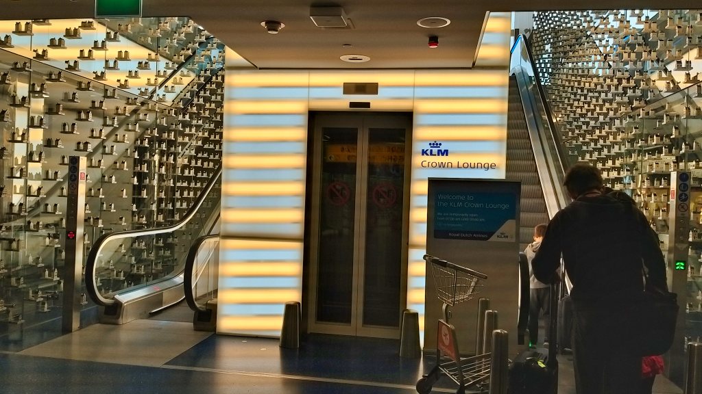 Entrée du salon KLM en zone internationale