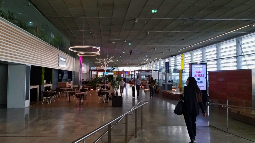 Le hall C de l'aéroport de Toulouse est désert