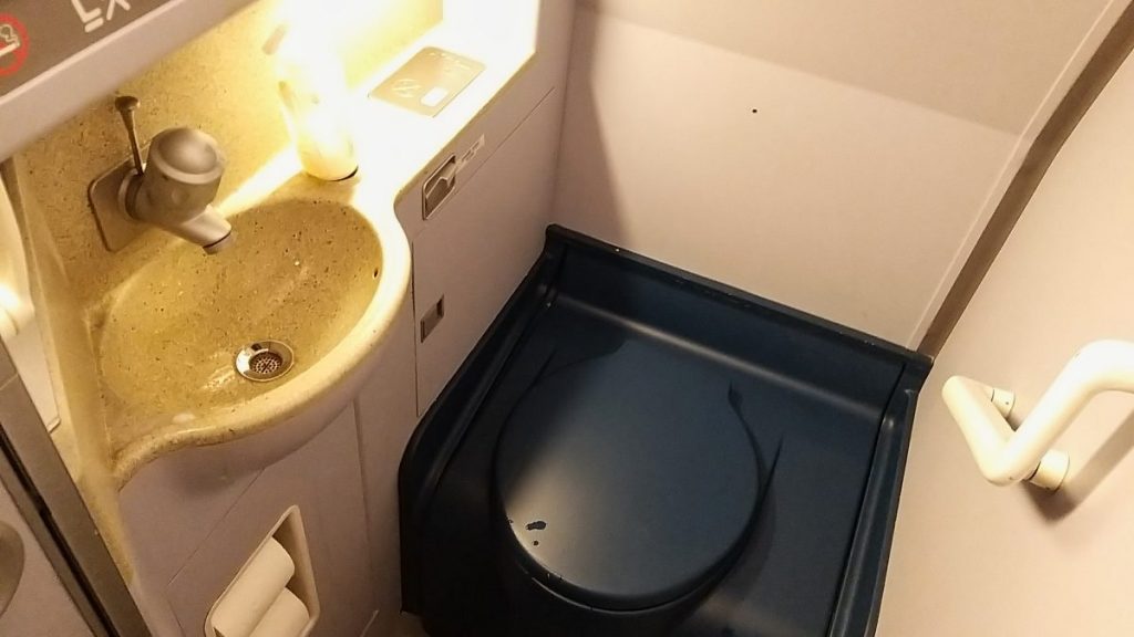 Toilettes dans l'avion