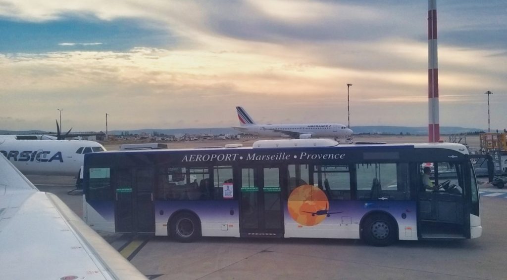 Bus à l'aéroport de Marseille