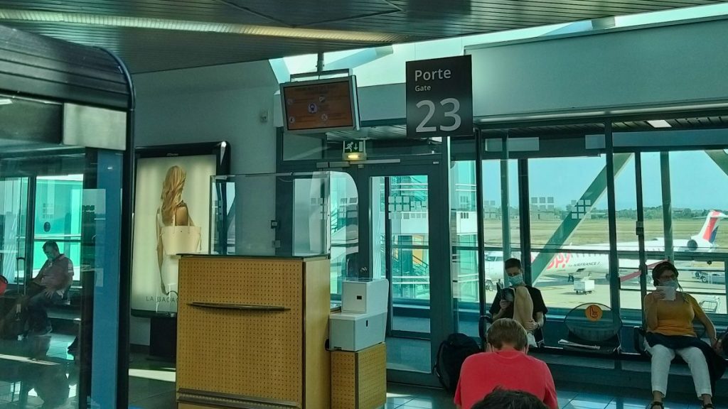 Porte d'embarquement 23 à l'aéroport de Strasbourg