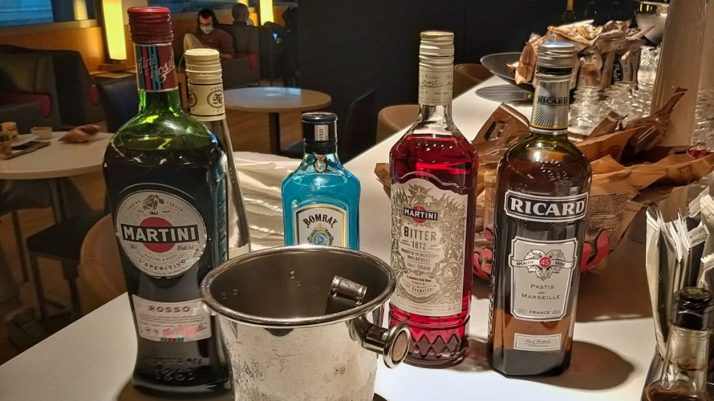 Martini, Ricard, Gin
