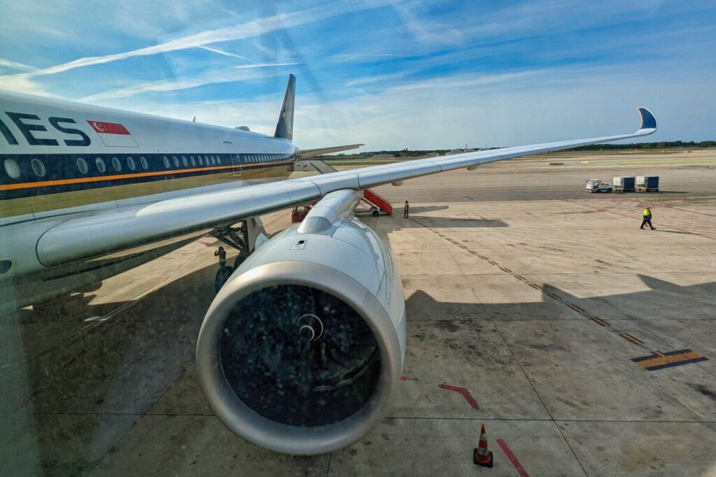 Airbus A350-900 de Singapore Airlines, immatriculé 9V-SMT à l'aéroport de Barcelone