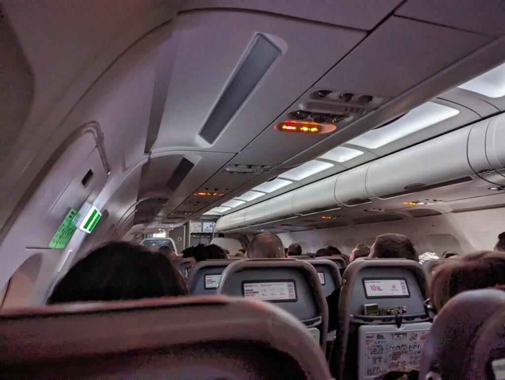 Cabine de l'A319 de Volotea préparée pour le décollage