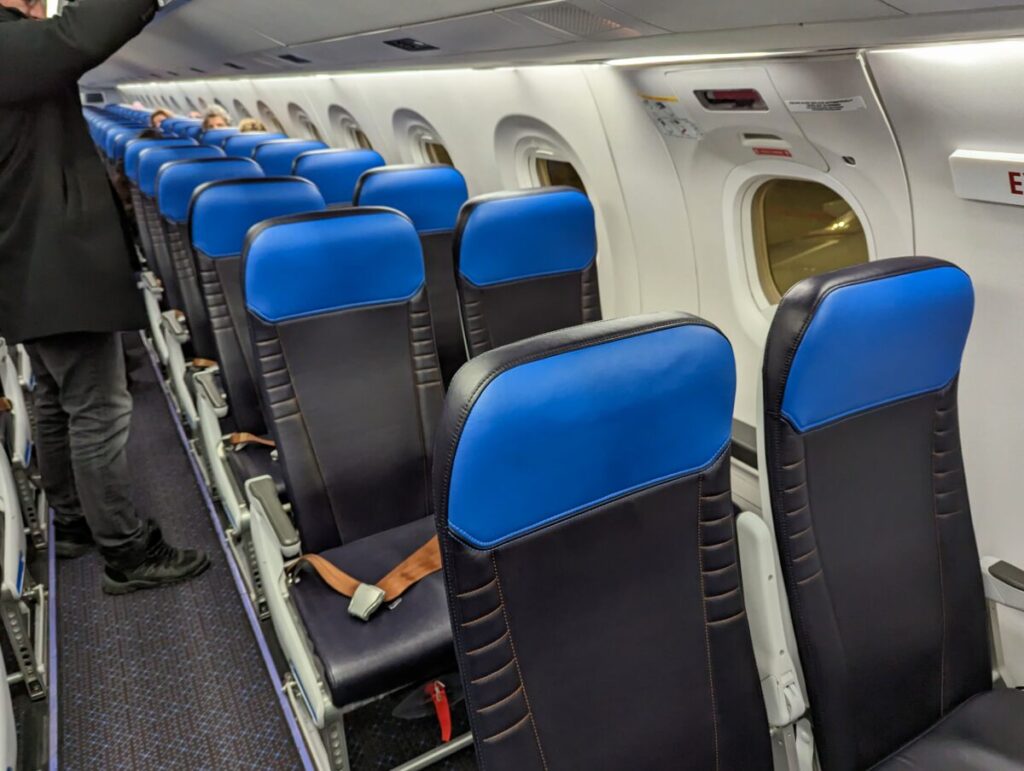 Cabine de l'Embraer E-195-2 de KLM