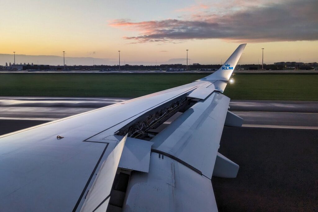 Atterrissage à l'aéroport d'Amsterdam-Schiphol