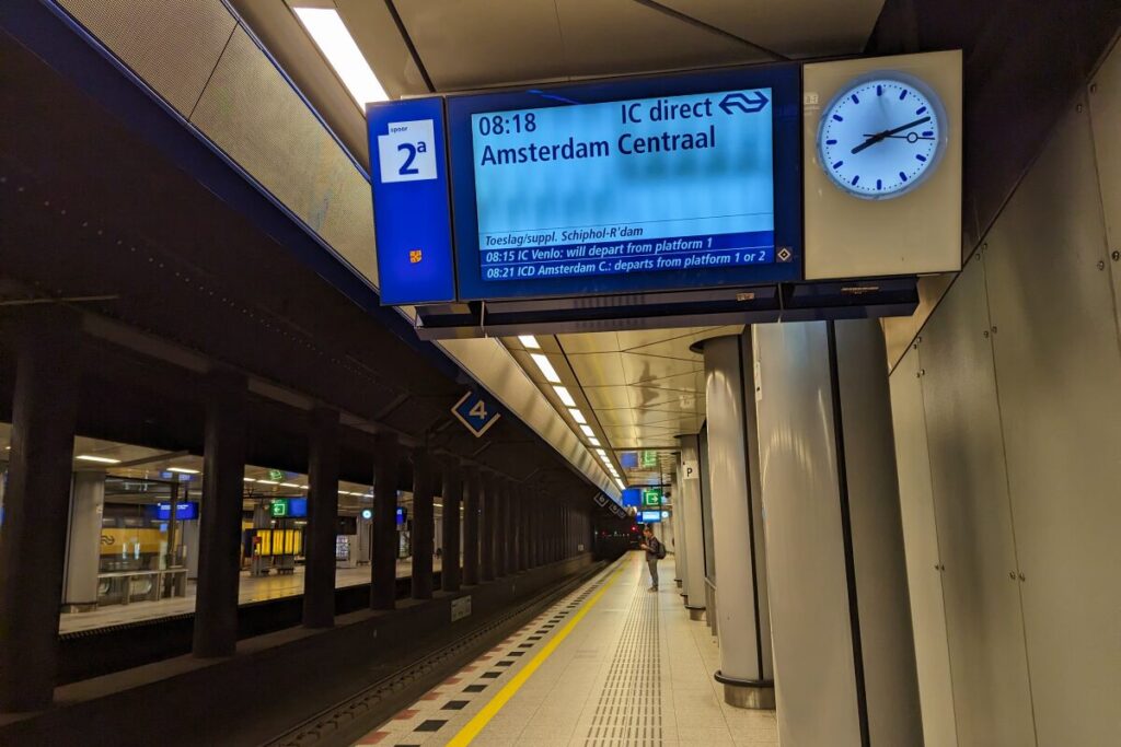 Train vers Amsterdam Centraal