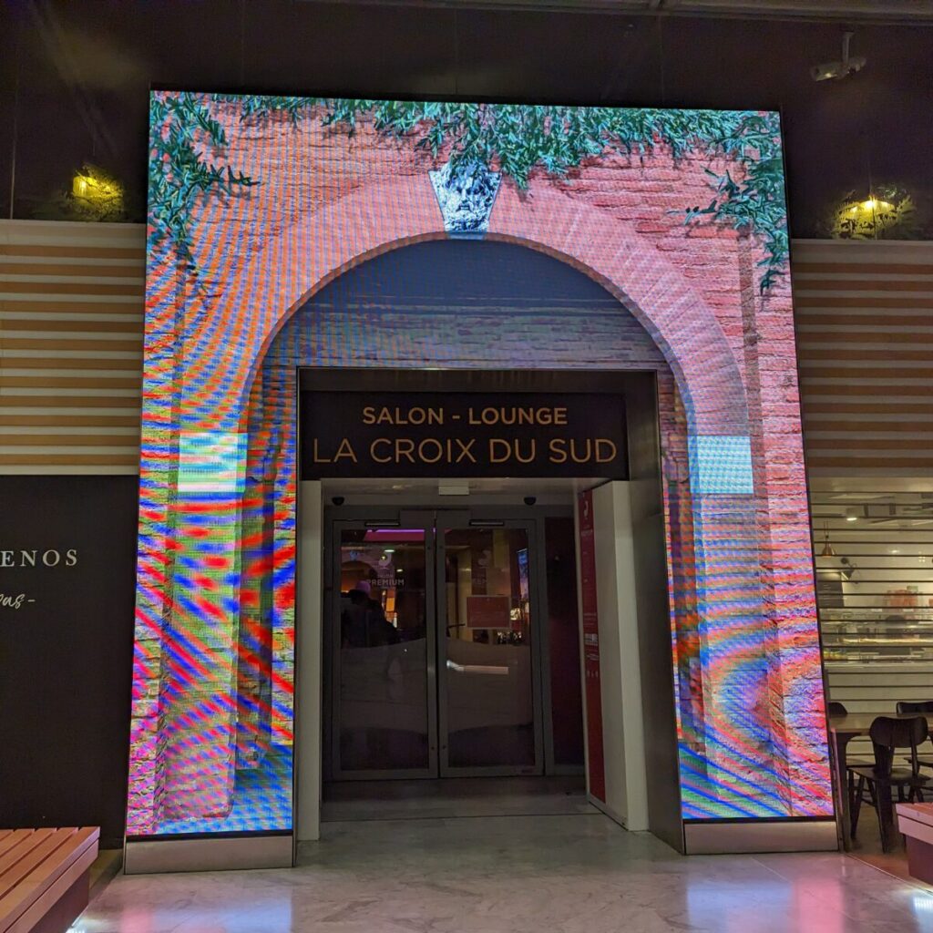 Entrée du salon Croix du Sud à l'aéroport de Toulouse-Blagnac